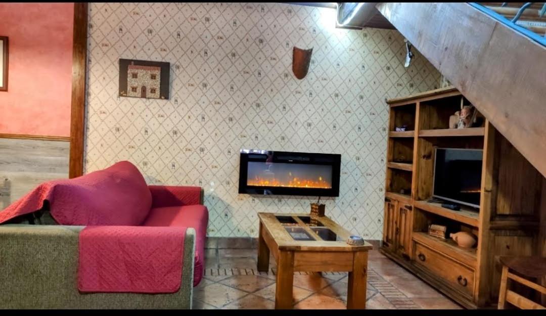 Ruralrut-El Tiemblo Wifi, Cabina De Hidromasaje, Aire Acondicionado Y A Pocos Metros De Zonas De Bano Naturales Luaran gambar